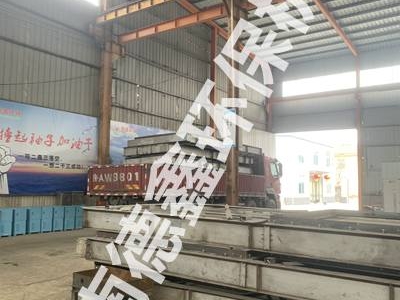 烟气挡板门出现烟气泄漏的原因是什么？
