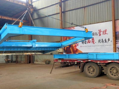 电动液压插板阀处出现烟气泄漏现象的主要原因在哪? 电动液压插板阀作为大型热电厂烟道与脱硫脱硝处理系统间最重要的一项配件来说，其肩负着隔绝烟气，保障工厂的正常生产以及保证检修人员身体健康的重要责任。 在